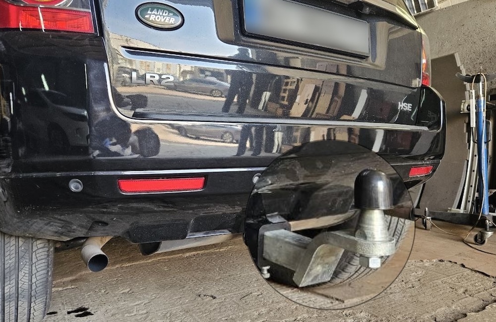 Land Rover trailer hitch